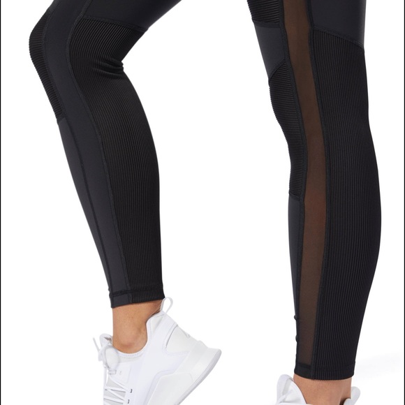 Reebok - Picture 2 of 4